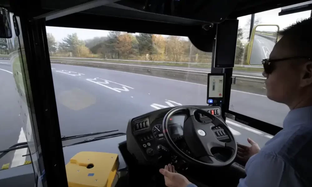 Škotskom samovozećem autobusu potrebna su dva čovjeka za vožnju